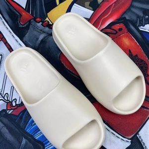 New Adidas Coconut Slippers Bone White US8